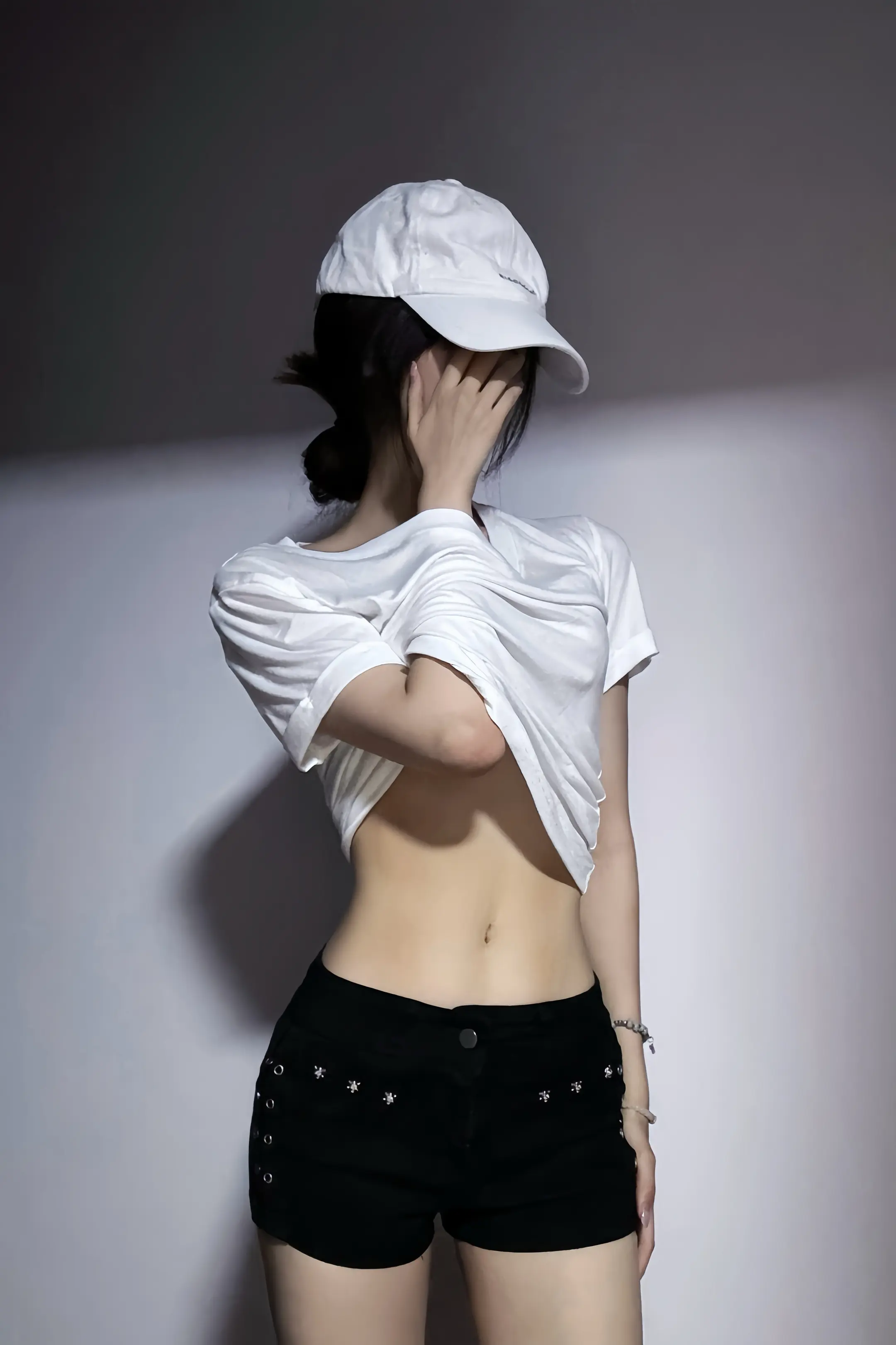 我翻了你朋友圈近照 你身材比想象中劲爆