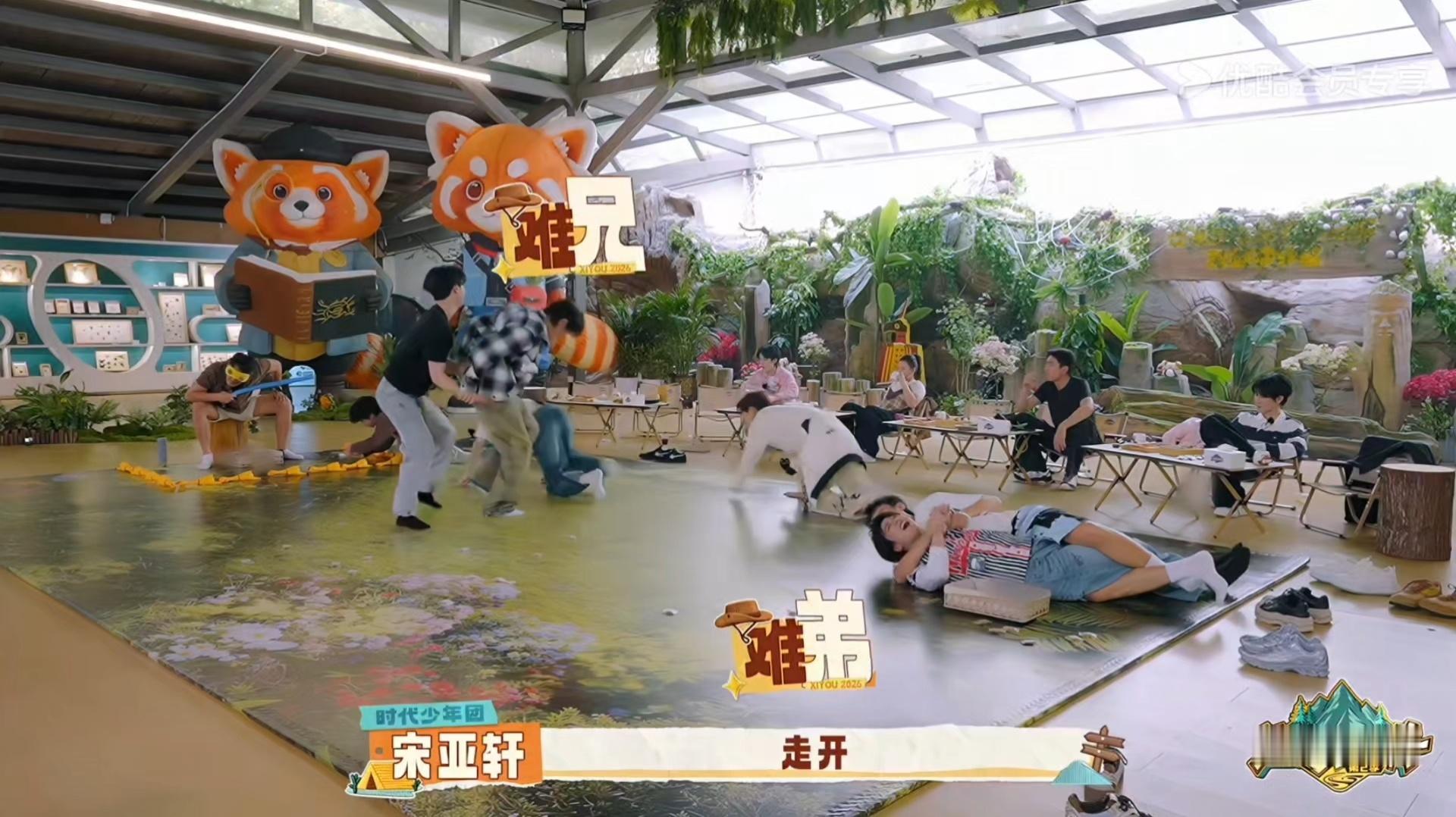 内什么 以后家里地板有啥需要打扫的call下这两位 保证完工后亮亮堂堂的