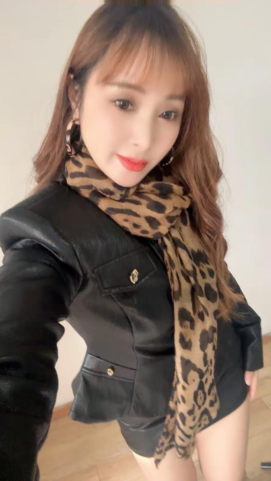 中国人不骗外乡人，嫁人要嫁四川郎，娶妻要娶四川女。88年的小龙女在成都，就爱我们