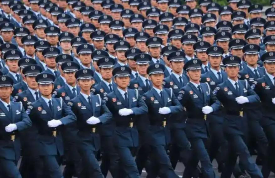 阅兵看懵了！
军事航天部队首次亮相，
比科幻片还科幻


军事航天部队走出来的时