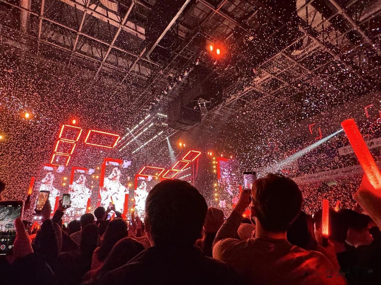 当然是王力宏的“最好的地方·南京演唱会”啦！凭票根领盐水鸭：王力宏为粉丝提供了福