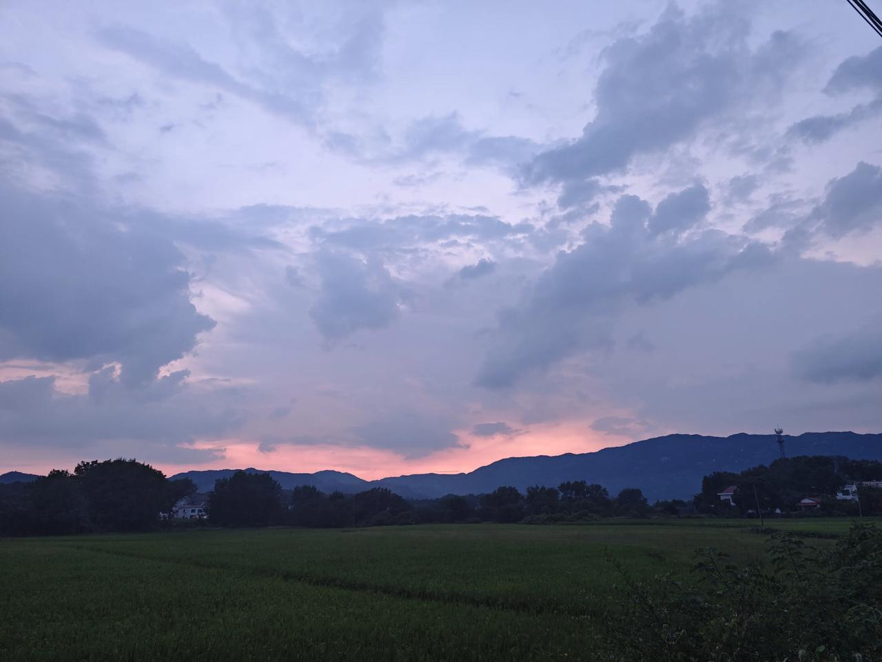 努力成为自己想要的成为的人了
没有比脚更长的路，没有比人更高的山。真正难走的，都