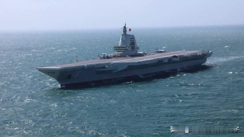 福建舰入列后首度过航台海 福建舰入列后首度过航台海，这事儿可太提气了！11月福建