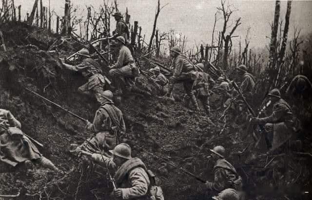 1917年尼维尔攻势期间的法军士兵。这场攻势除了消耗大量法军士兵的生命外所得十分