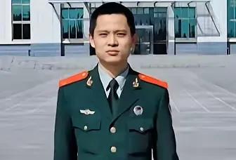 2011年，年仅22岁的武警战士吴艳杰，在反恐任务中击毙14名暴徒、成功救下6名