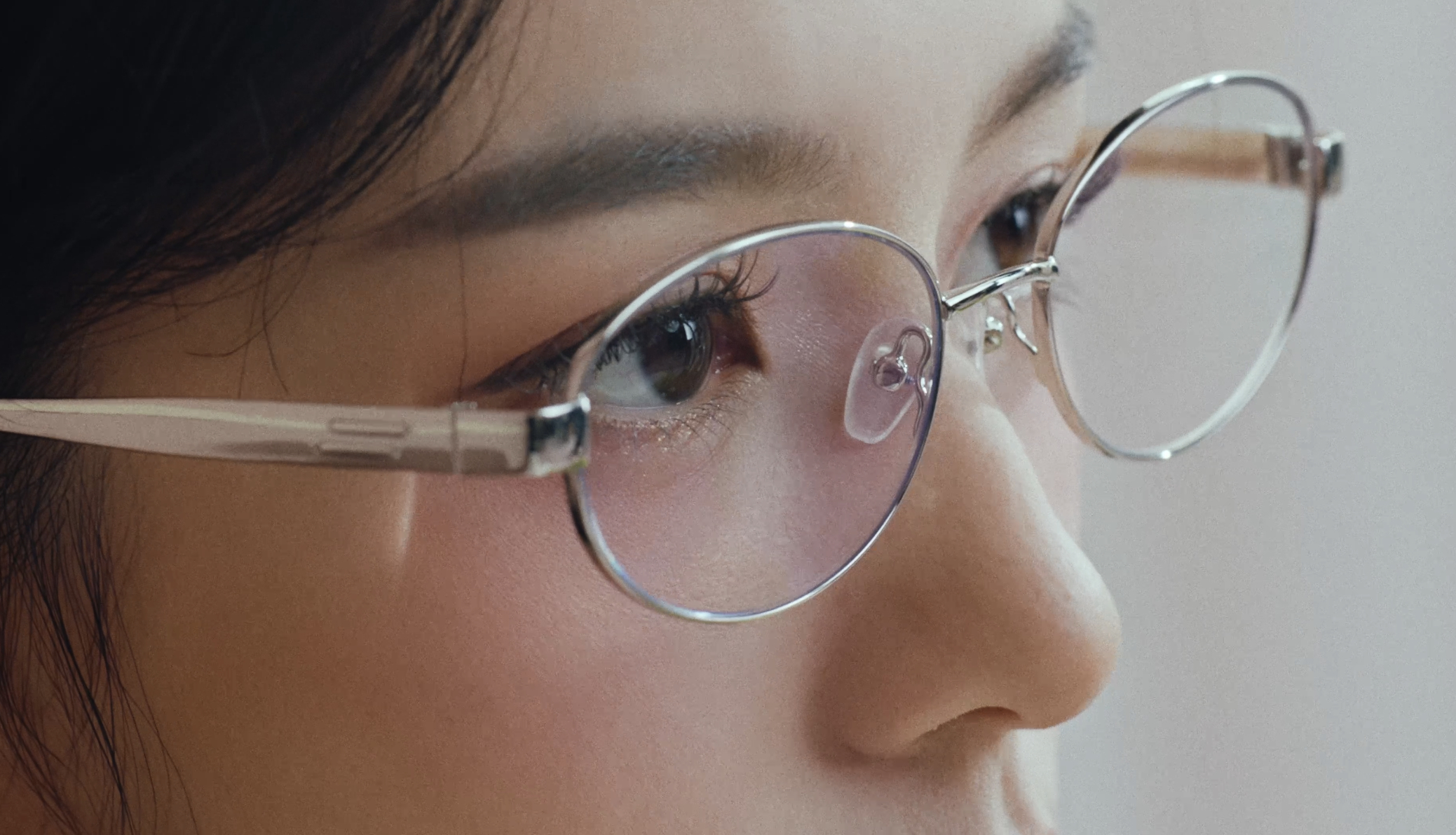 帕森眼镜品牌代言人周也PARZIN帕森眼镜哦莫，周也与眼镜的适配度也太高了吧！粉