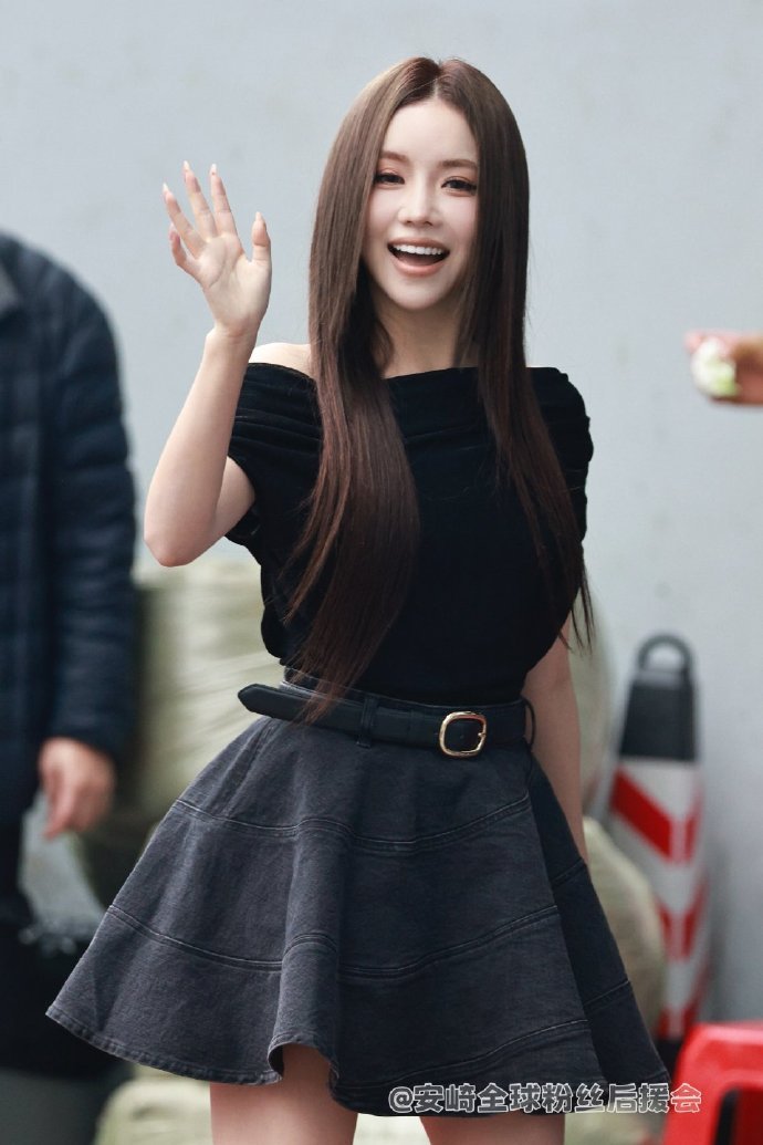 安崎浪姐上班路透安崎今日乘风上班路透新鲜出炉！又美又有活力，已经开始狠狠期待姐姐