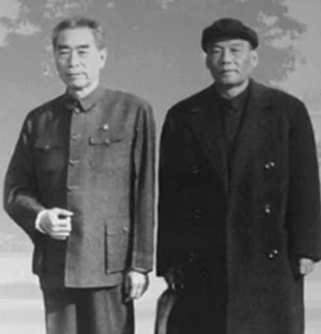 1961年，周总理在钓鱼台偶遇一个落单的少女，就问她：“你爸爸是谁？”少女说：“