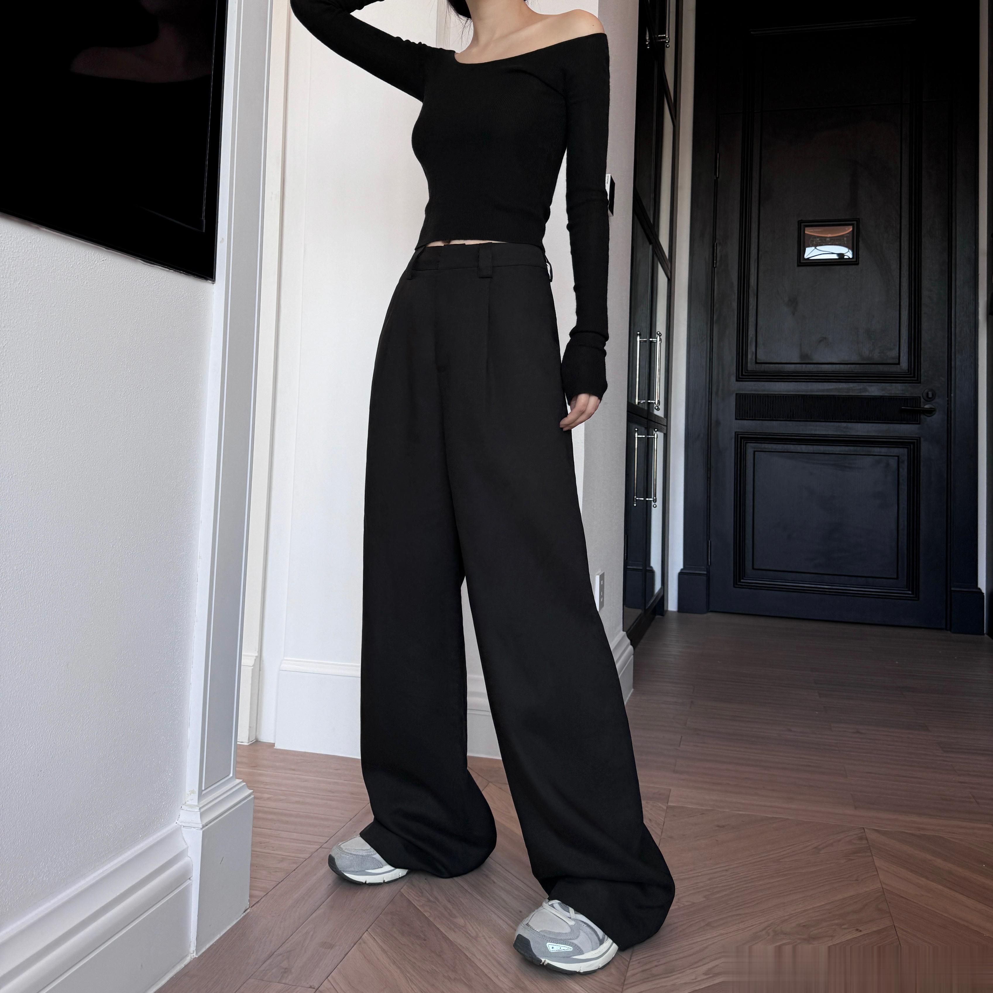 和之前出的藏蓝色同款不同色 因为自己真的太爱穿这条裤子 所以再出了个更基础的黑色