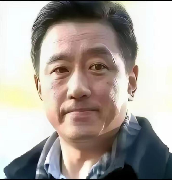 一个演员，戏拍了七成，突然要求片酬翻倍，不给就罢演。导演二话不说，把已经拍好的几