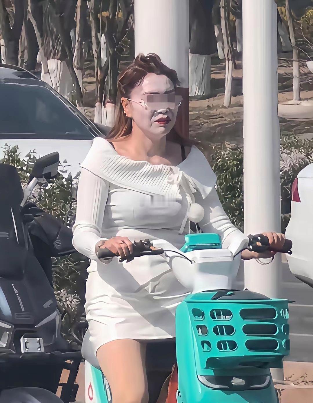 大姐，这腻子肯定是正品！难道没人告诉你，有点吓人呀！ 