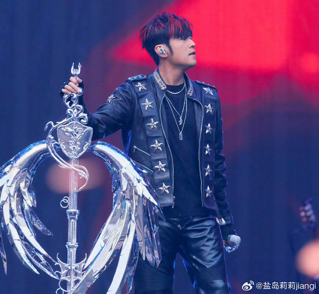 周杰伦演唱会散场进化成这样了吗周杰伦演唱会散场彩蛋密度绝了大合唱的和声隔着屏幕都