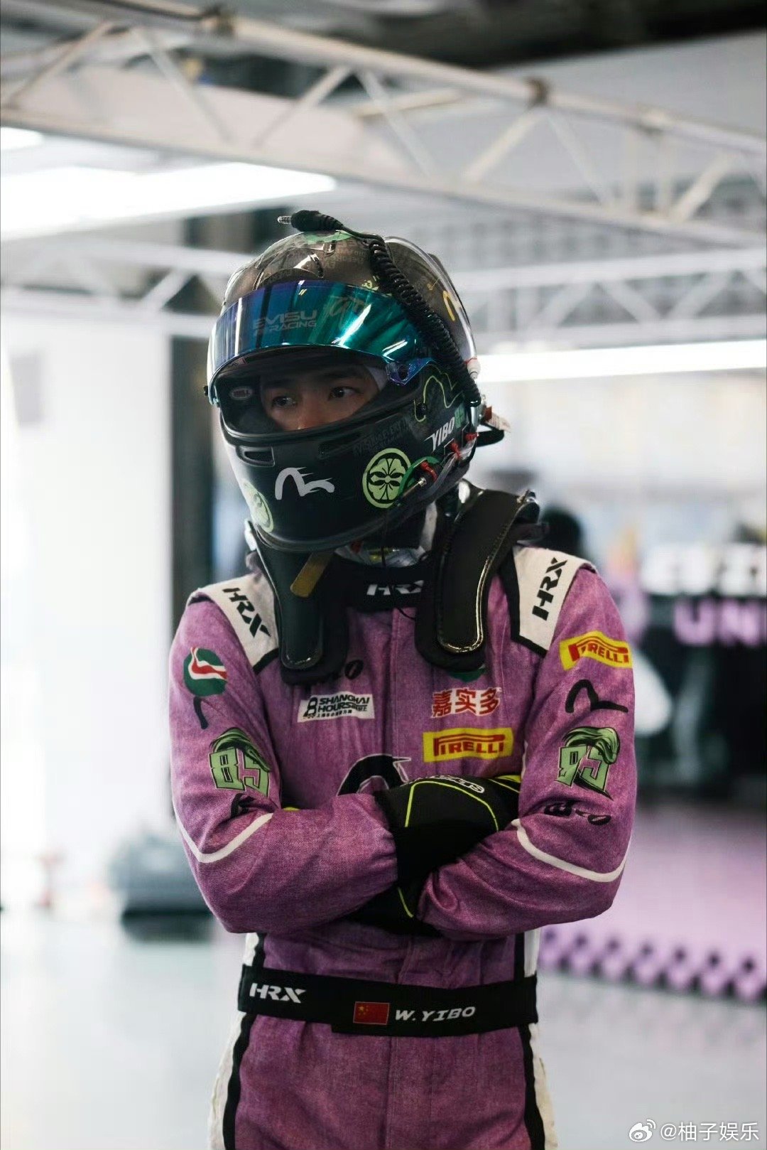 王一博赛车活动预热 王一博赛车活动预热，明天还会官宣车手新形象和首轮赛事时间安排