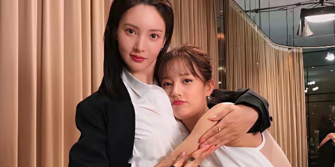 以后别说金晨是整容脸了，她和她妈妈是公用一张脸的。 