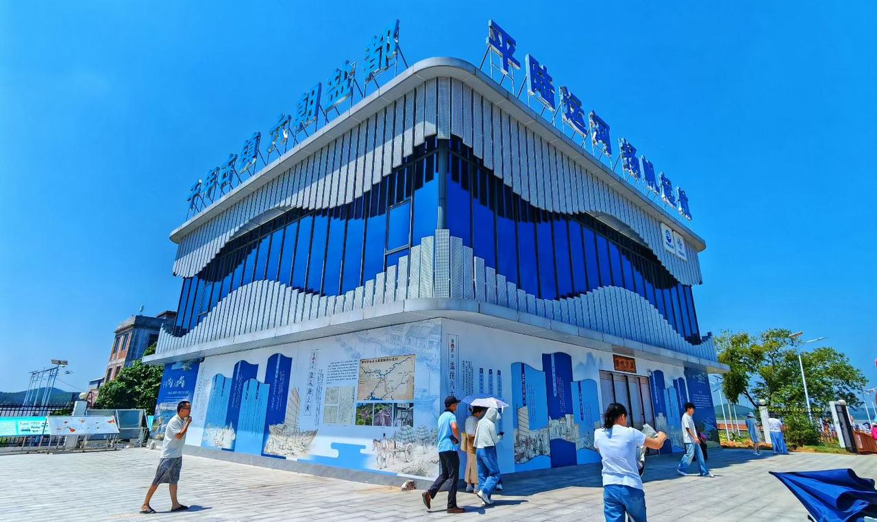 广西平陆运河近日将通航，来组平陆运河起点南宁市横州江口老街的美图。