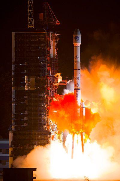 港媒这次曝出的猛料直接惊爆全网：中国一颗位于 3.6 万公里深空的北斗卫星，居然