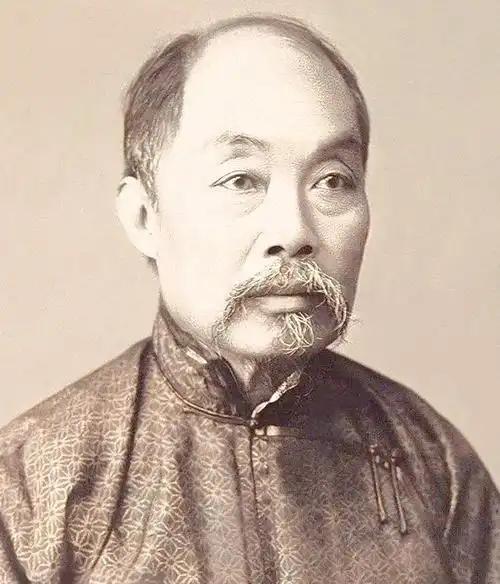 很现实的一段话：古人慢慢变富的法子，听着土。挣、省、攒、买地，雇人种，收租子，再