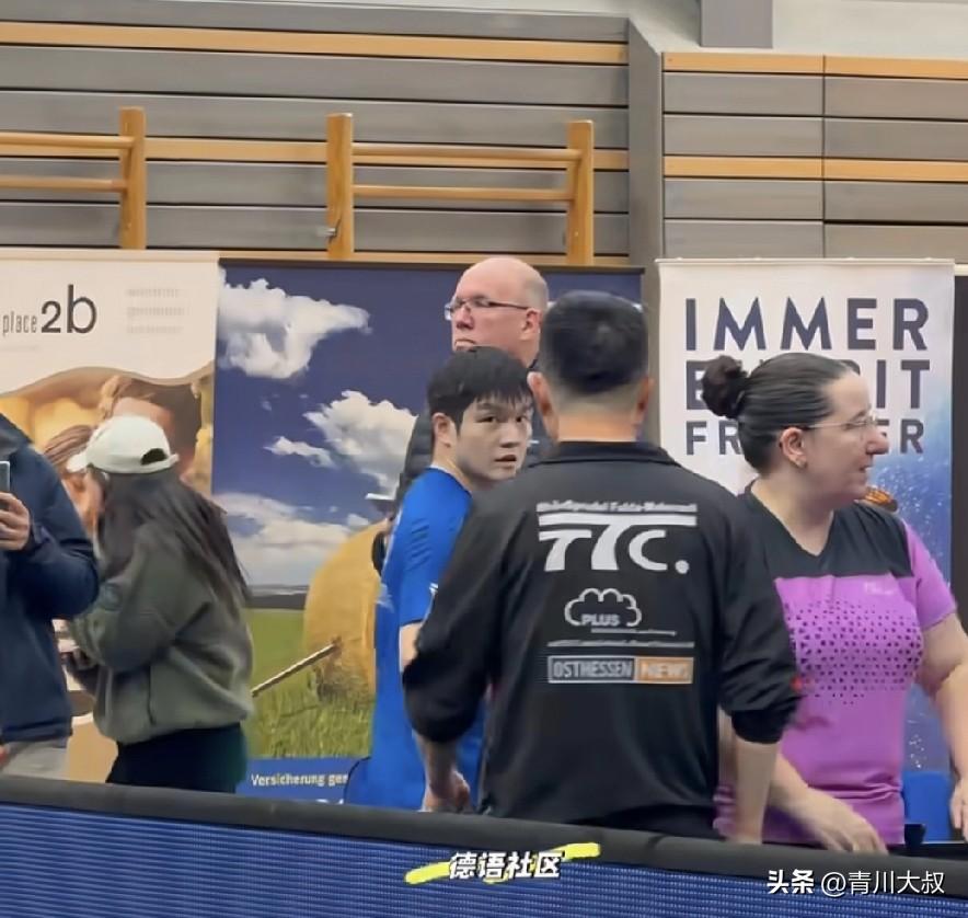 福尔达俱乐部是不是也看上东哥了？

今天两队打的太松弛了，
东哥在热身时候，
福