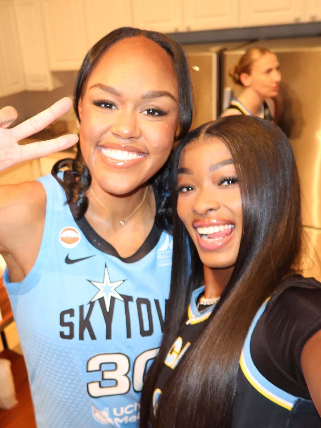 WNBA 天空官方：此前ACL撕裂的里奇亚-杰克逊已成功接受手术~早日康复WNB