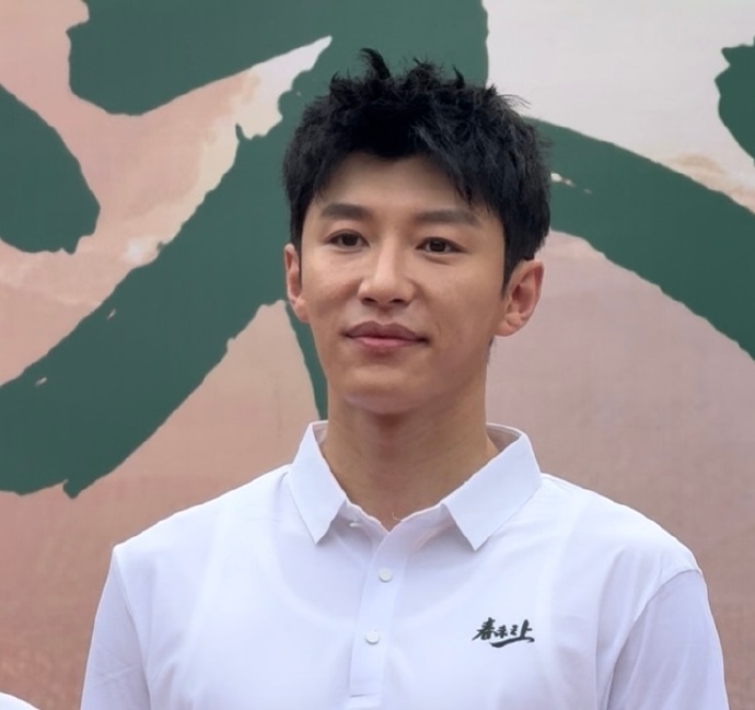 代旭为新戏剪短发 这是什么神仙选角适配度！代旭自带正派脸 buff，加上全新短发