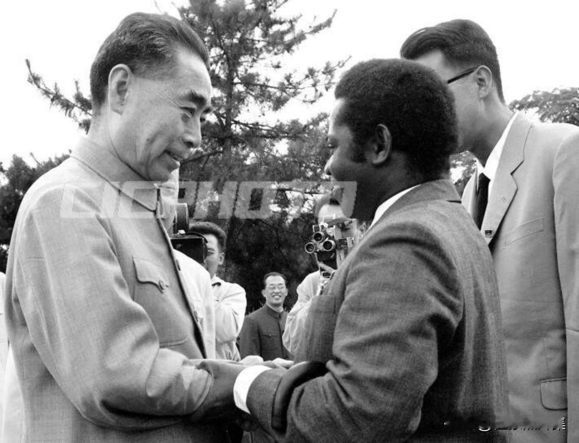 1964年6月10日至19日，坦噶尼喀和桑给巴尔联合共和国政府友好经济代表团应邀