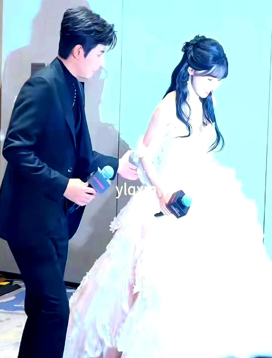 谁家的？原来是我家的百念好何，刘念何聪睿
 

刘念在那边专心忙自己的事，何聪睿