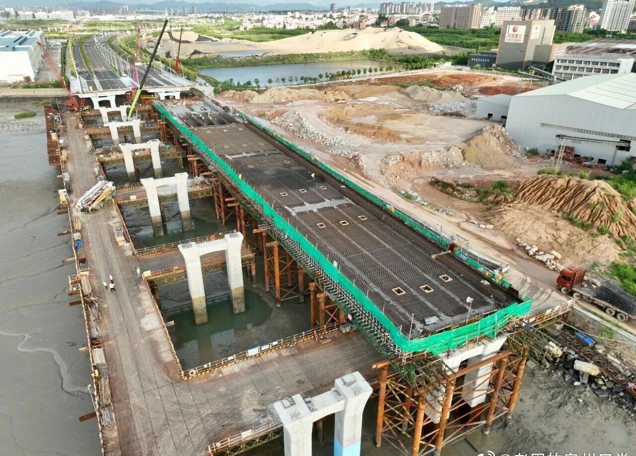 记者了解到，滨海大道翔安连接线工程项目总投资为34055.36万元，由南翼集团建