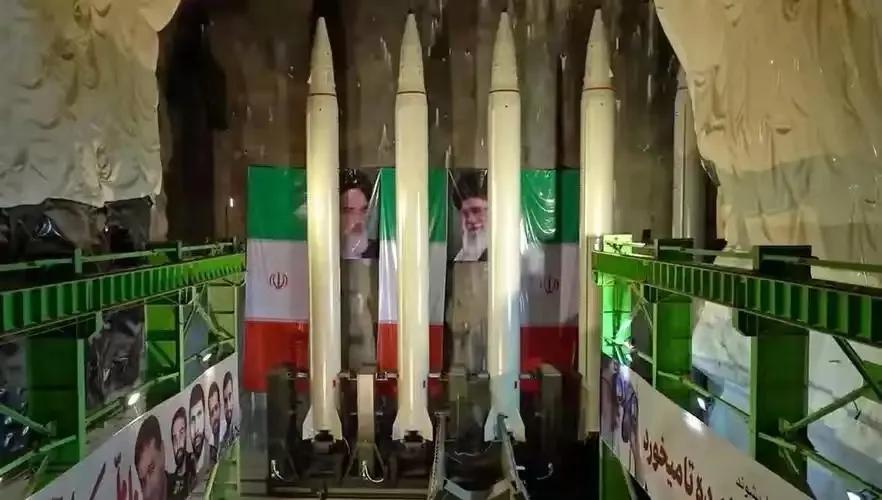 据美国媒体25日报道，美国总统特朗普暂时停止了对伊朗的大规模攻击。但伊朗方面表示