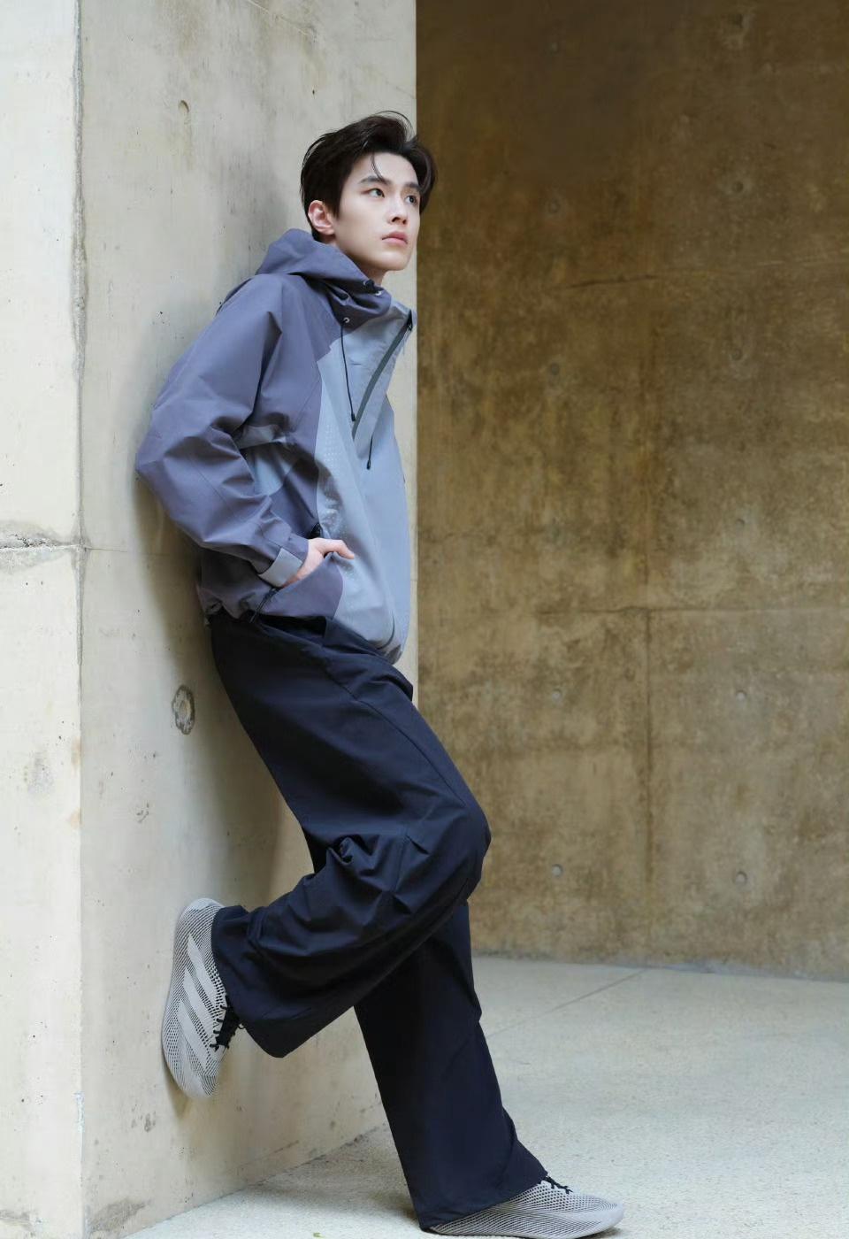 这身好看唉，以后多多穿冲锋衣[春游家族] ​​​