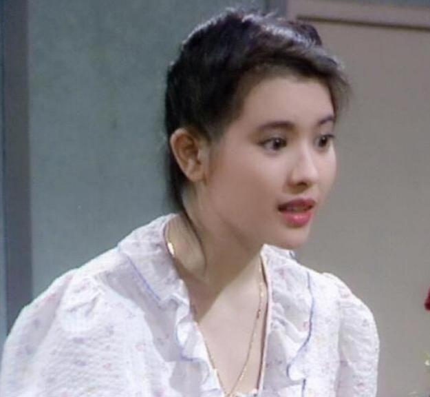 李立群第一次见到蓝洁瑛，当场愣了三秒。他偷偷拽过刘松仁，压低声音说：这姑娘……太