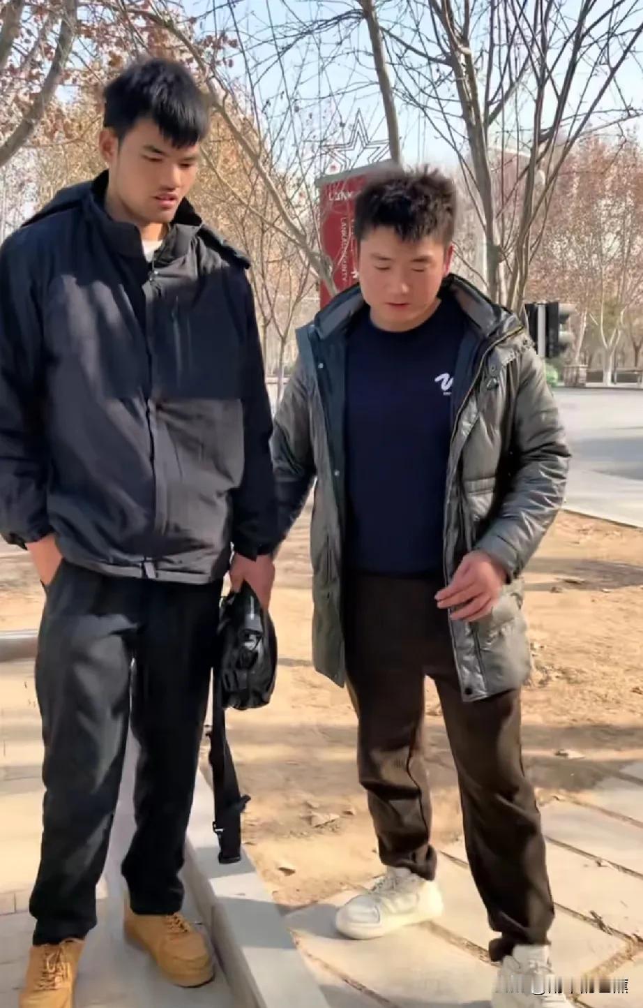 庆港一心要打造庆阳。带着庆阳去办理身份证，这是开启新生活的重要一步。又为他购买了