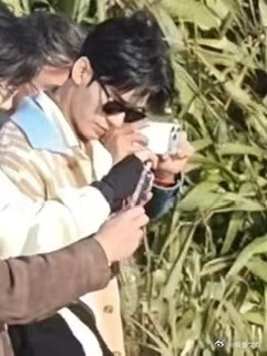 龚俊金光闪闪龚俊丝巾穿搭龚俊丝巾穿搭，爱了爱了，哇哦绝啦 