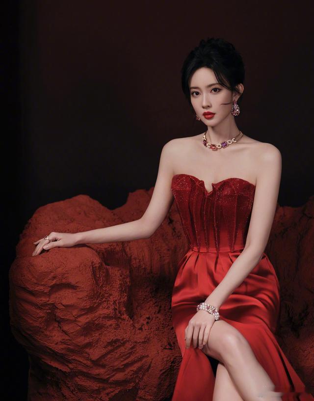 孟子义 我没有垫屁股孟子义回应垫屁股争议好刚！坦言礼服腰部改后有褶皱才显错觉，还