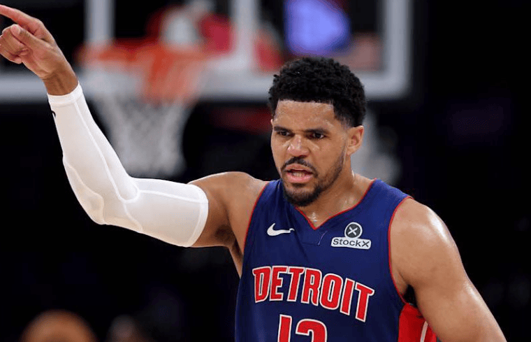 活塞官方：哈里斯左髋部扭伤，将在两周后重新评估