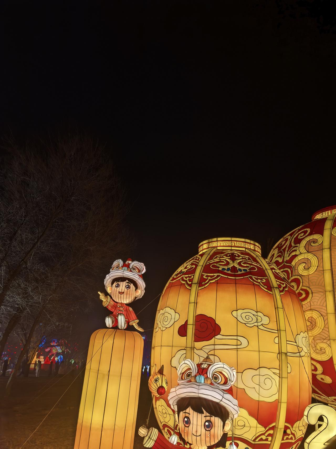 今天是大姨出殡的日子，一大早接完二姐接二姨，亲人们都去奔赴这很悲痛的时刻，但是又