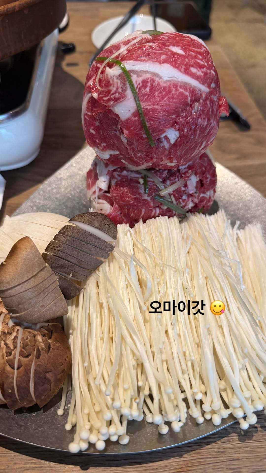 “CB百蓝_。251206金钟云 ins story更新：Oh my god😋