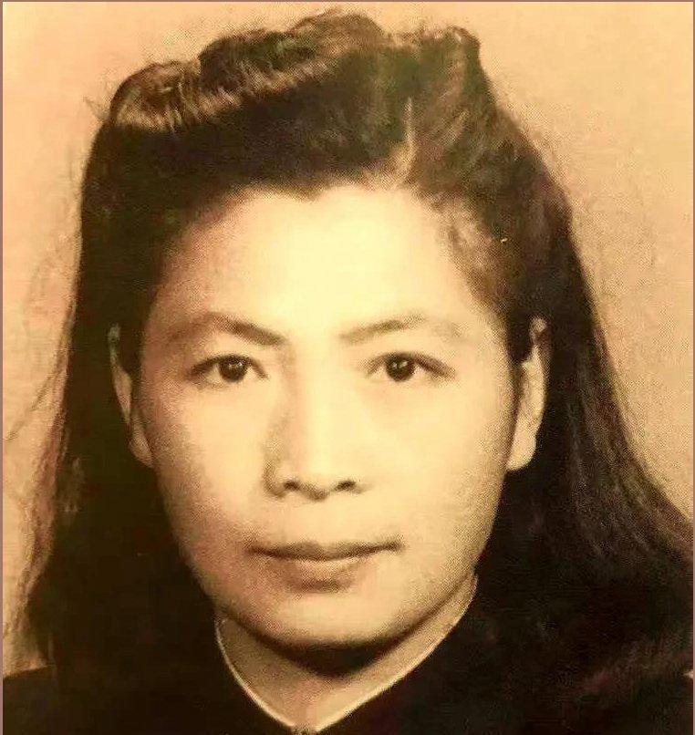 1948年，这位特工女王走进西柏坡，她拒绝了一切高位，只提了一个要求，此后三十年