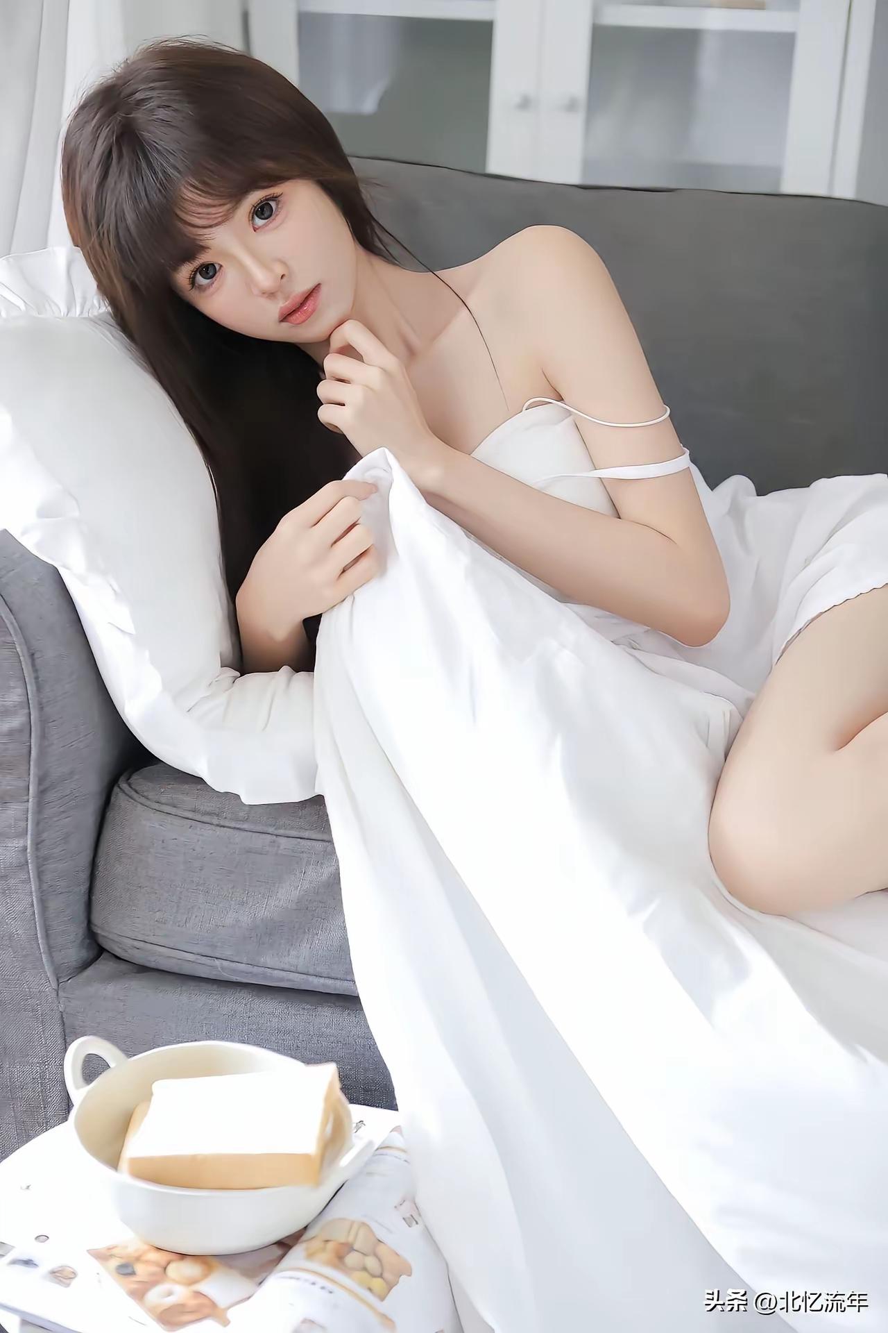 甜欲风！
甜美而又有些小性感……