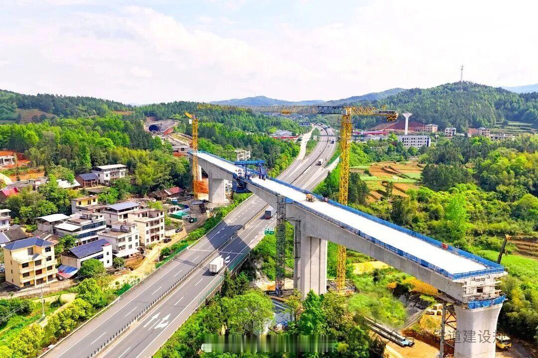 高铁头条【邵永高铁控制性桥隧工程迎突破】中国铁路广州局消息：4月25日，由国铁广
