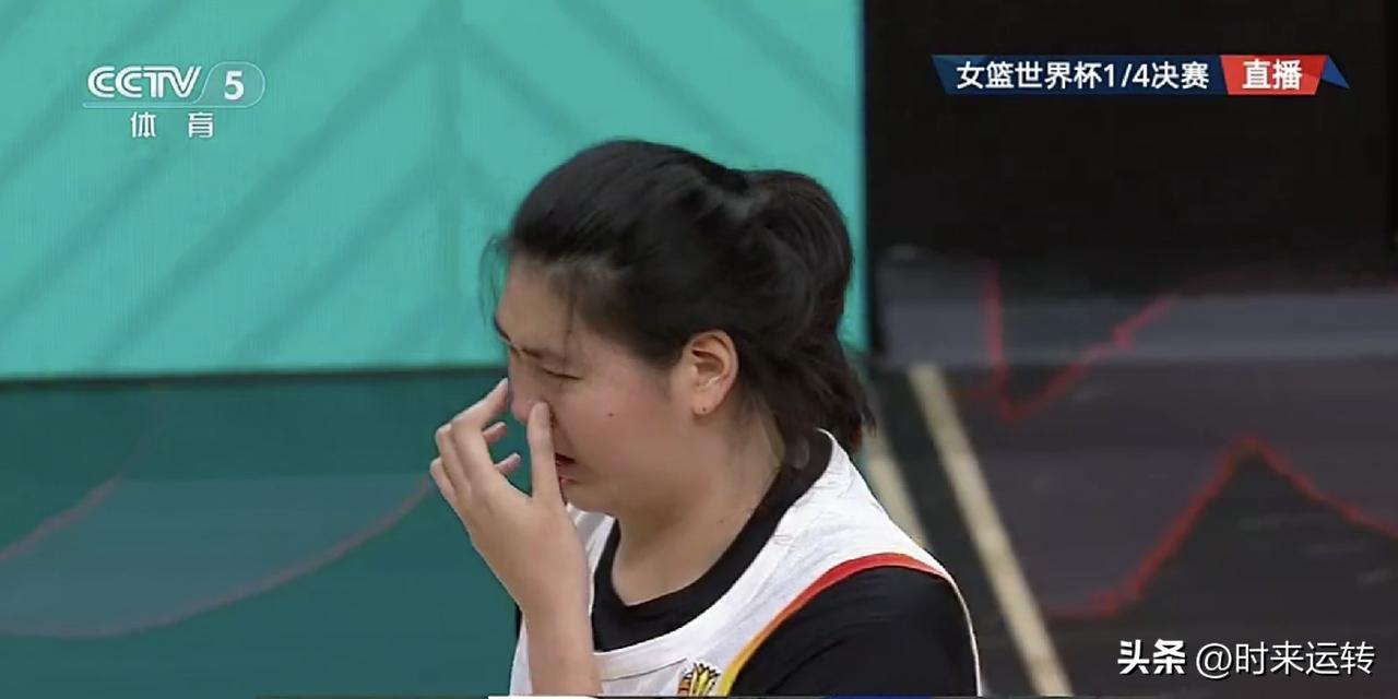 中国女篮败了！
败的让人动容！
虽然在今晚结束的四分之一的比赛中，我们中国女篮不