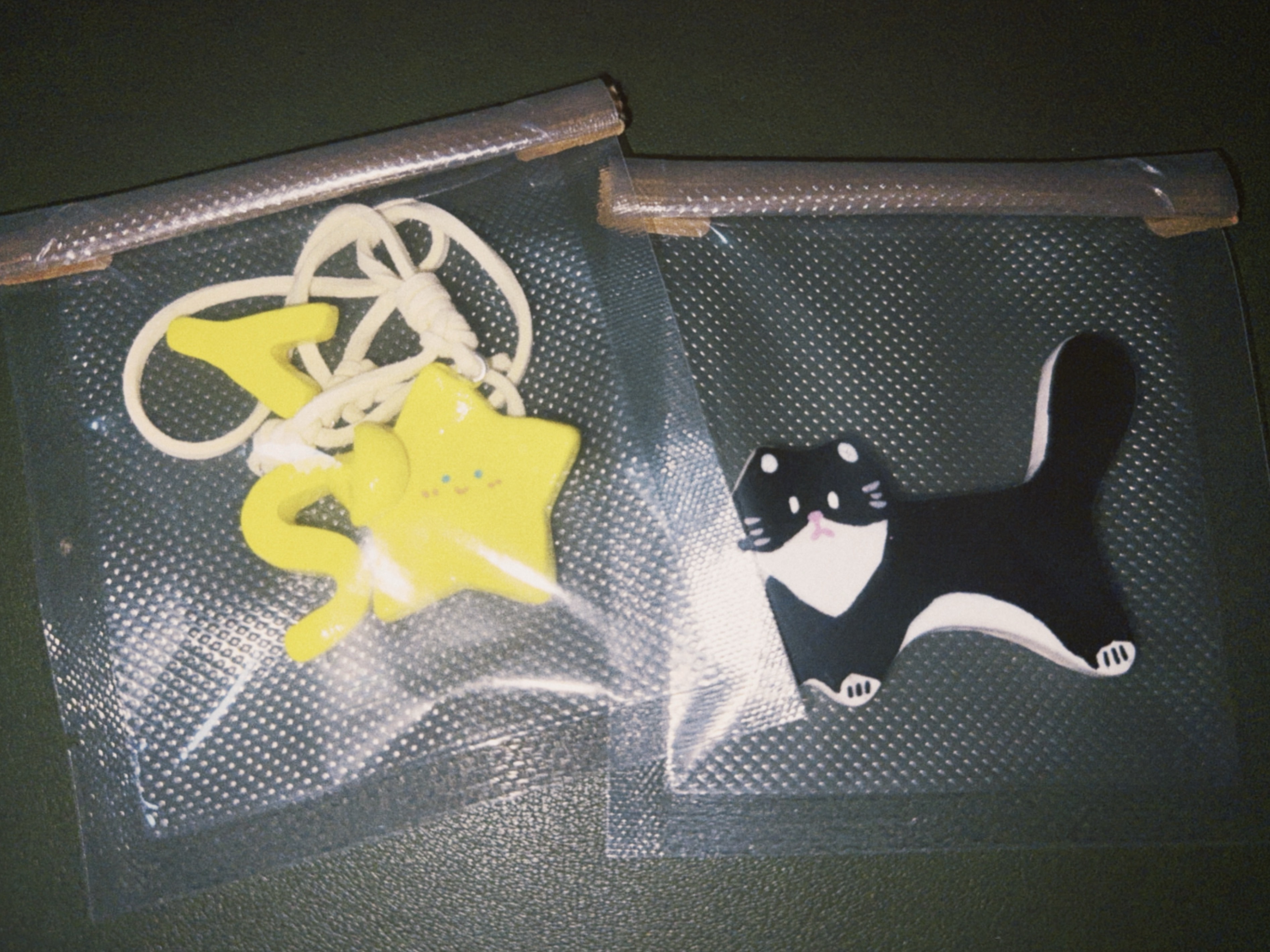 收到了月饼投喂的周边，特别细心还写了专属ID，何德何能收到月酱的同款哈哈哈哈。感