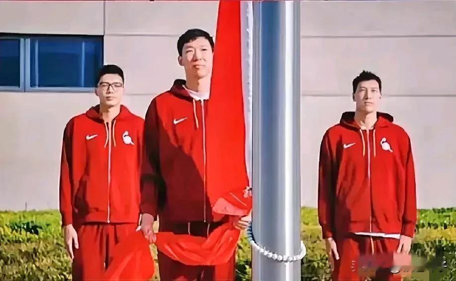 男篮队伍中的这四位球星，着实令人心情复杂。

先说周琦，他似乎一直处于康复进程之
