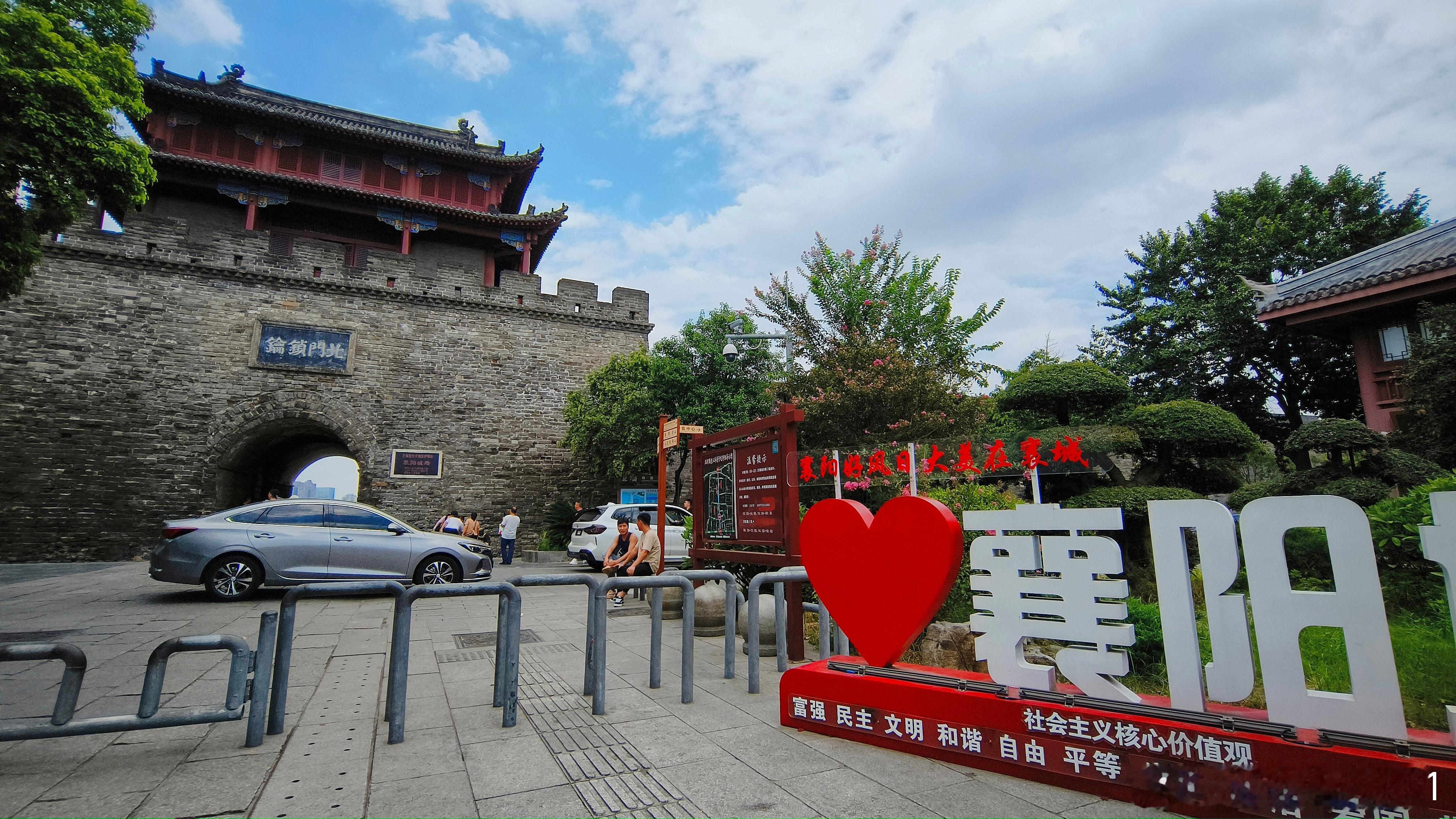 没有谁的生活会一直完美，但无论什么时候都要眼看前方，满怀希望就会所向披靡。   