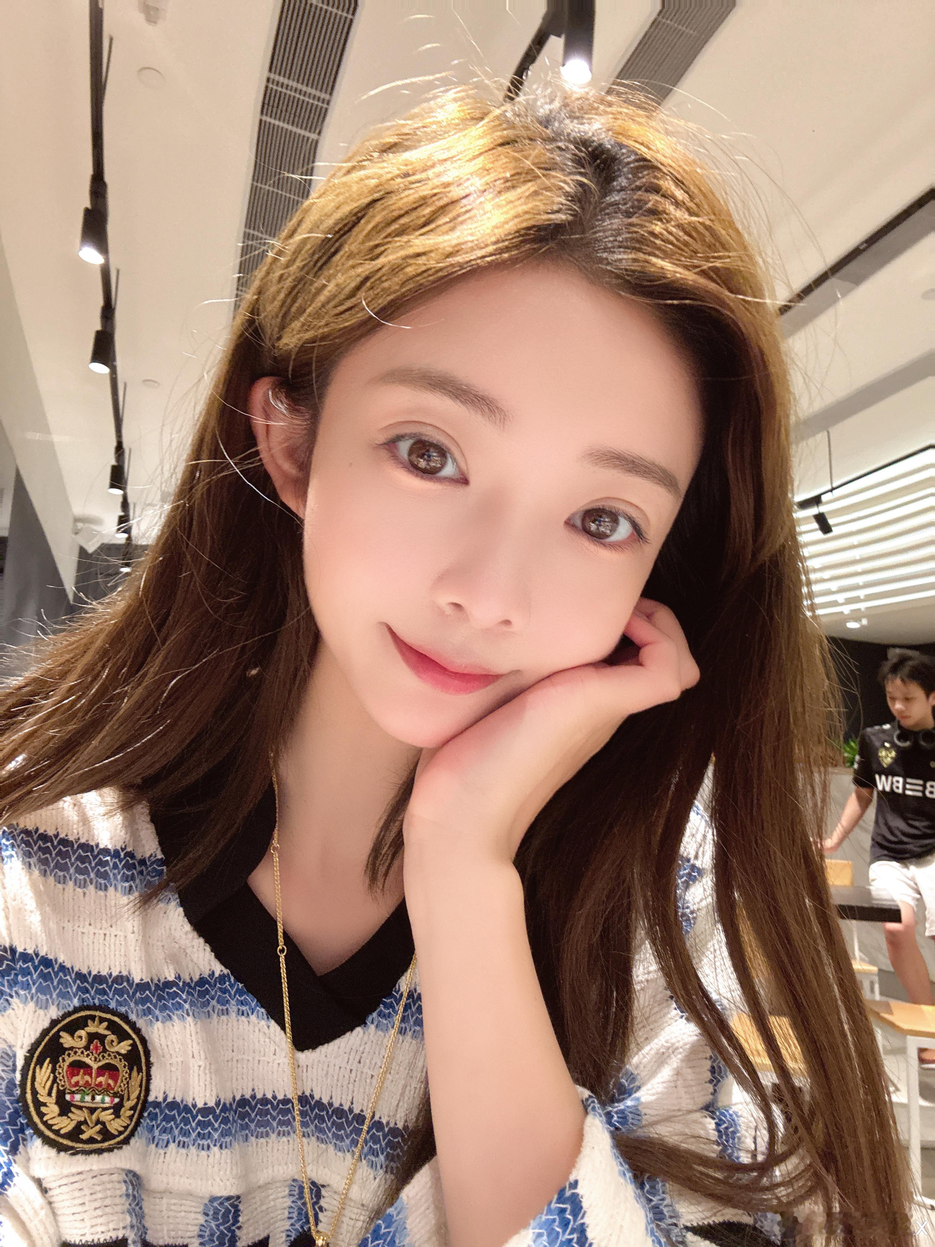 一边丧，一边积极向上。 ​​​