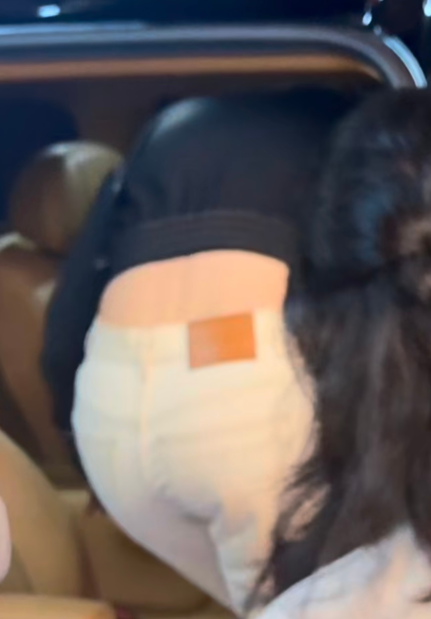 这个时候我只有俗词：姐姐的腰不是腰 ，能不能和我睡觉🙊 