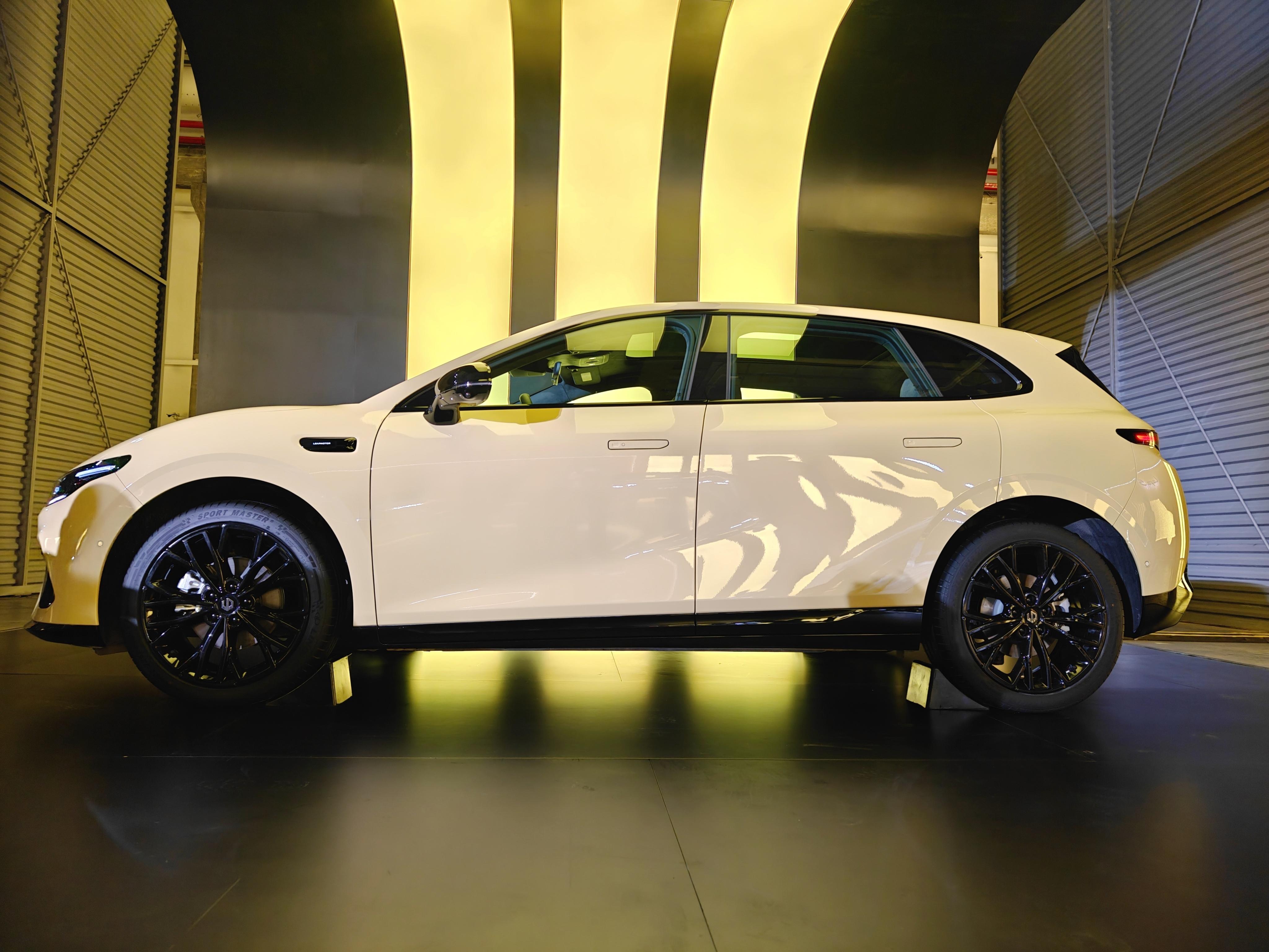 【零跑：Lafa5 是为年轻人打造的Dream Car！】一组真车实拍图，这车我