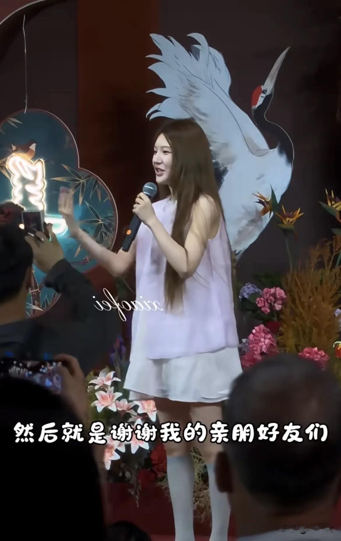 果然过气的女明星都在接地气
没出事之前几年都回不了家
被市场抛弃了
反复告诉观众
