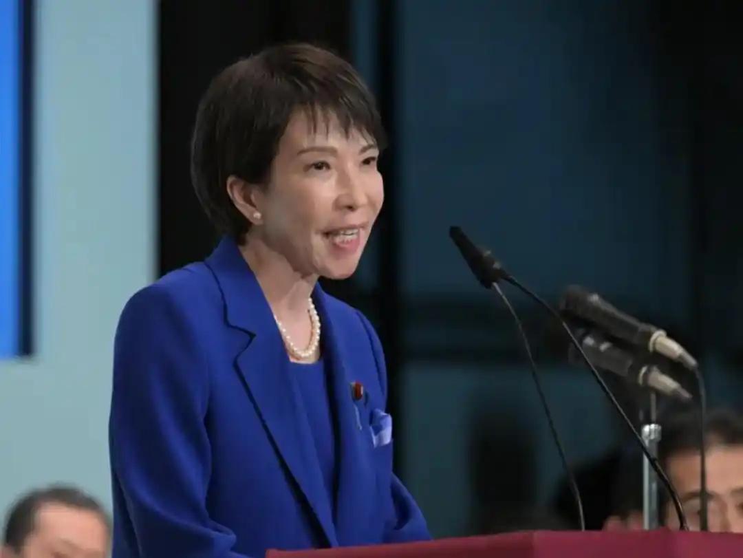 ：今天回看了几天前日本政坛的新闻，高市早苗在众议院投票表决中高票当选，甩其她参选