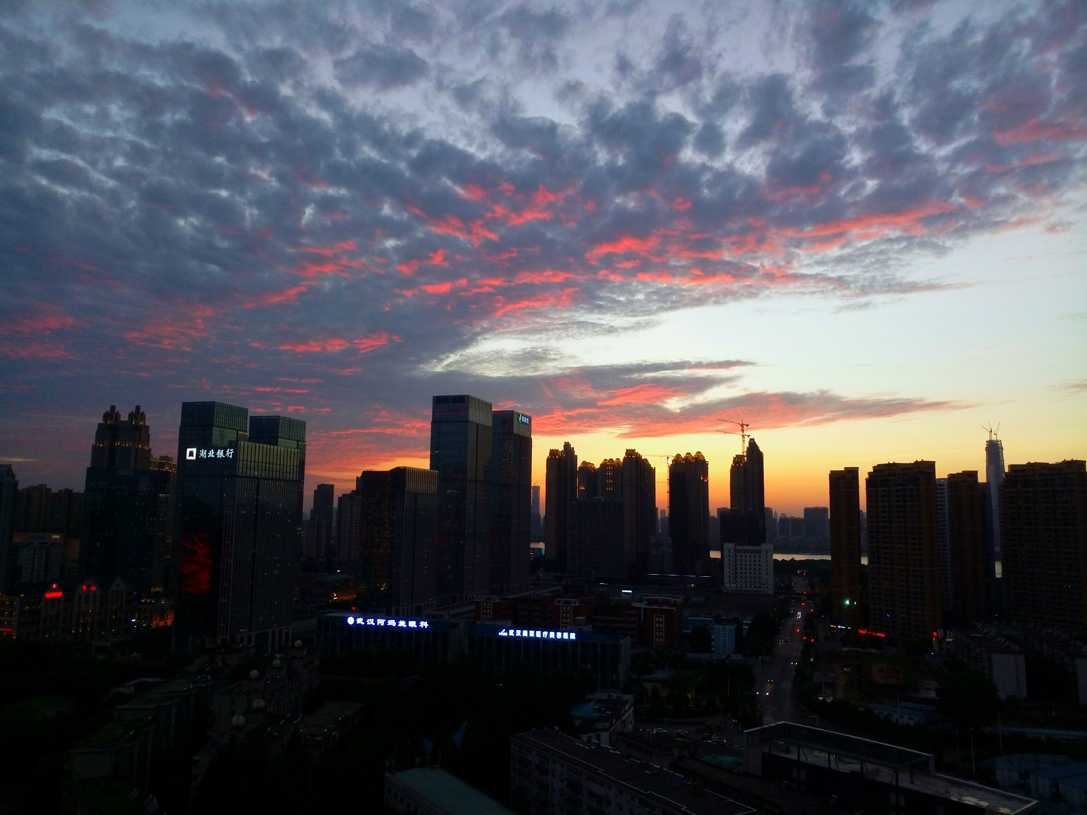 我的移动硬盘里多年拍摄的照片（旅行记录、生活记录）找回来了，今晚继续开机一晚上，