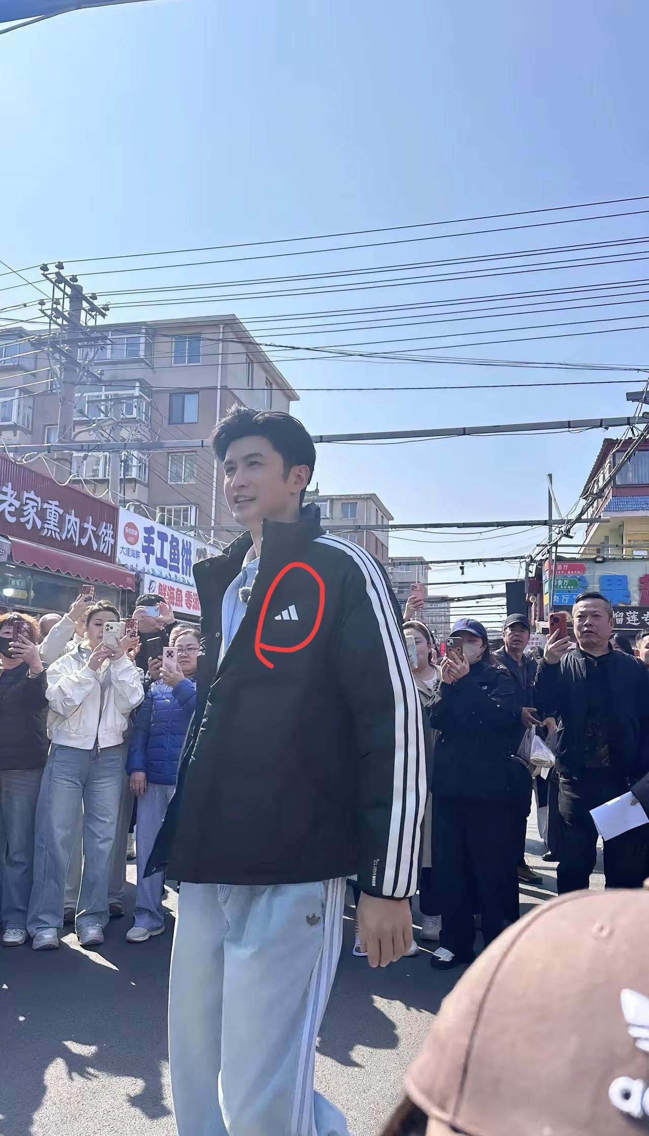 张云龙还是非常有气质，请问一下他穿的衣服是什么牌子的？